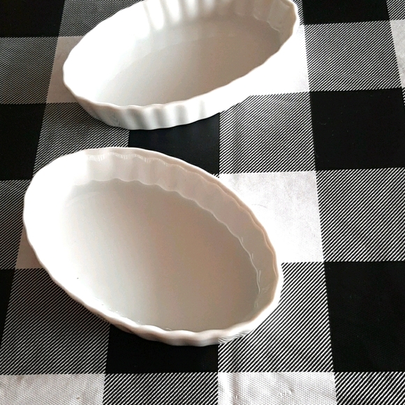 bonjour Other - SOLD ******BonJour dish set of 2